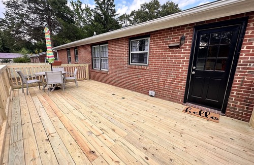 Mechanicsville House | Pet Friendly Cozy & Comfy 3 BR House w Large Yard & Deck
