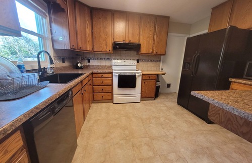 The Dalles House | Pet Friendly, Cozy Home, Near Hospital