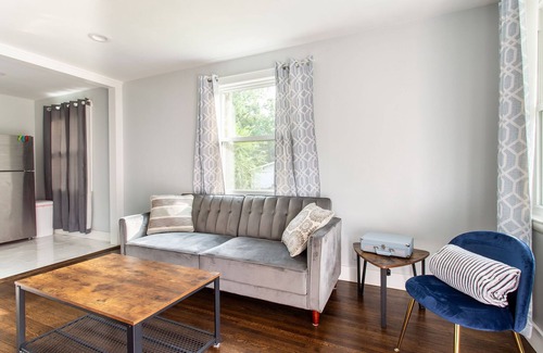Inglewood House | Pet friendly! Cozy Patio! Home with Yard!
