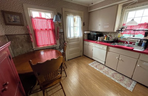 Williamstown House | Pet friendly, cozy, modest cape, two bedrooms