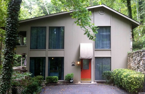 Gatlinburg - Pigeon Forge Ski Chalet | Pet-Friendly, Expanisve Mountain Views With Hot Tub — Book Today!
