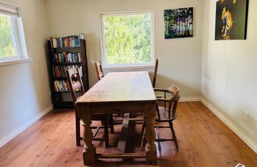 Shawnigan Lake House | Pet friendly Family home in Shawnigan Lake