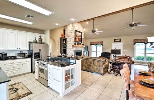 Waelder House | Pet-Friendly Flatonia House w/Patio & Gazebo!