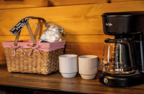 Cosby Cabin | Pet friendly, FULLY LOADED. Sleeps 20 in the Smokies