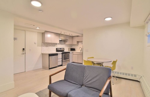 Downtown Vancouver Apartment | Pet Friendly Furnished One Bedroom@1425 Haro