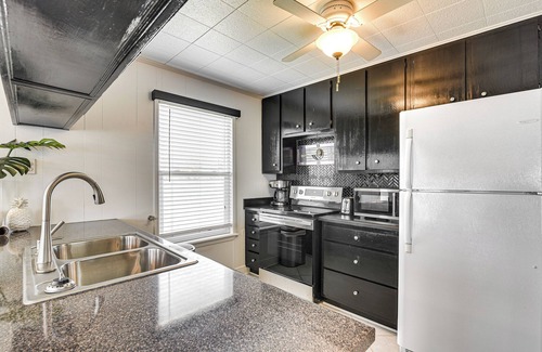 Bermuda Beach House | Pet-Friendly Galveston Home - Walk to Beaches!