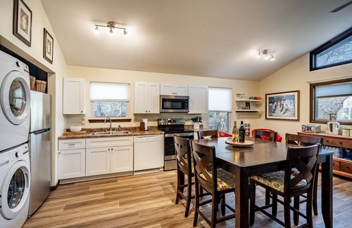 Albrightsville House | Pet friendly Getaway with Hot tub, Big Boulder, Jim Thorpe, Pocono Raceway