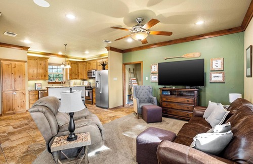 Granbury House | Pet-Friendly Granbury Home w/Lake Access & Grill!