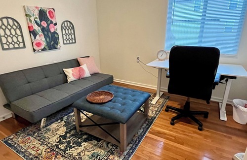 Kirksville Apartment | Pet friendly ground level 30days+ 60in TV 0.4 mi to hospital/ATSU