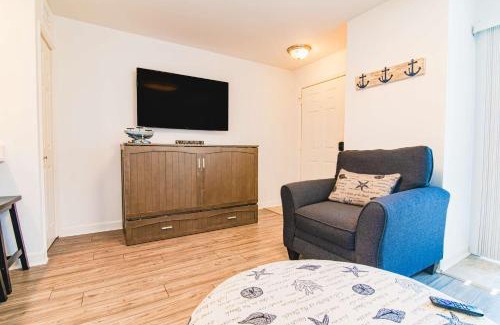 Garden City House | Pet Friendly Ground Floor Gem Near the Beach