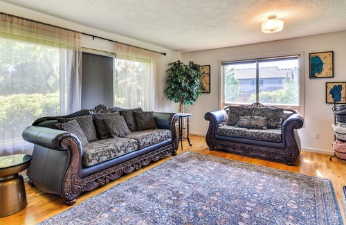 Hillsboro House | Pet-Friendly Hillsboro Home, Close to Parks!