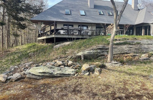 Old Lyme House | Pet Friendly Hilltop Retreat in the Woods