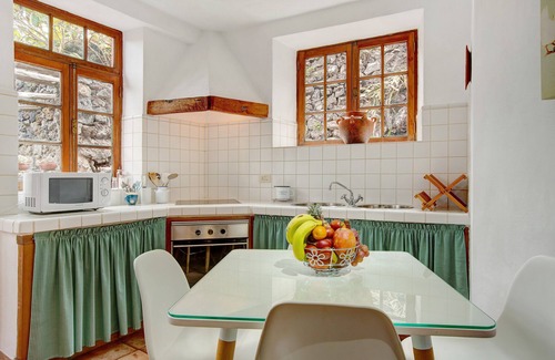 Tesbabo Villa | Pet-Friendly Holiday Home 'Las Guindas' with Sea and Mountain View, Garden & Wi-Fi