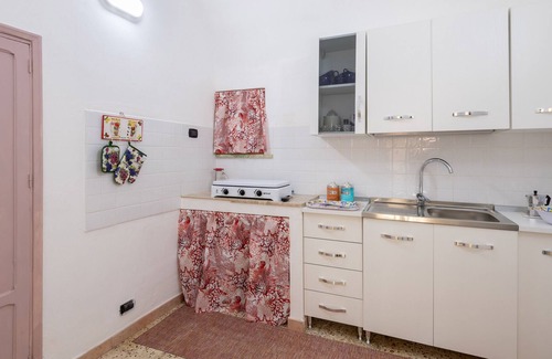 Marsala House | Pet-Friendly Holiday Home Dimora Zi Santina with Garden & BBQ