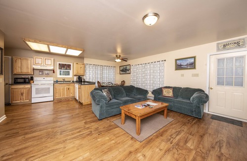 Luray Cabin | Pet friendly home just minutes from the river and a short drive to Luray Caverns