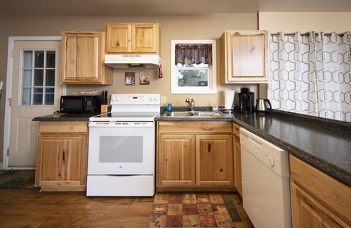 Luray Cabin | Pet friendly home just minutes from the river and a short drive to Luray Caverns