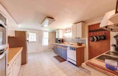 Hillsgrove Cottage | Pet-friendly Home w/Game Room in Hillsgrove!