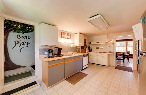 Hillsgrove Cottage | Pet-friendly Home w/Game Room in Hillsgrove!