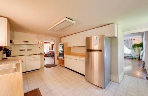 Hillsgrove Cottage | Pet-friendly Home w/Game Room in Hillsgrove!