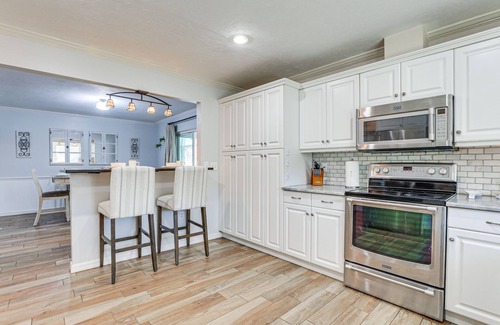 Shore Acre Heights House | Pet-Friendly Home w/Heated Pool in Bradenton