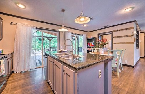 Broken Bow House | Pet-Friendly Home w/Deck in Broken Bow!