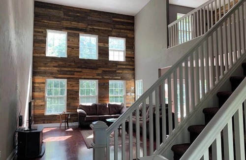 Erie House | Pet Friendly Home wooded setting 3000 Sq ft