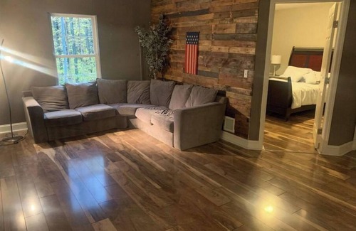 Erie House | Pet Friendly Home wooded setting 3000 Sq ft