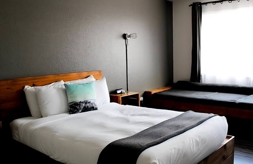 Long Beach Hotel | Pet-friendly Hotel! Indoor Pool and Sauna, Perfect for a Long Beach Getaway!