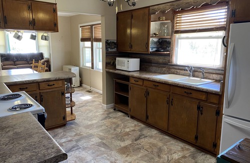Hampton House | Pet friendly house with fenced back yard. 2 miles to Appalachian Trail.