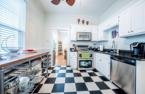 Southmoreland House | Pet-friendly KC Bungalow with Fenced Yard