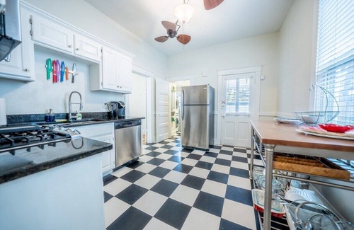 Southmoreland House | Pet-friendly KC Bungalow with Fenced Yard