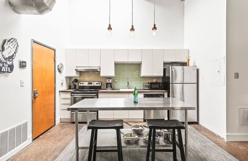 Inman Park Apartment | Pet Friendly | King Bed | Beltline Access