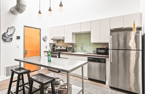 Inman Park Apartment | Pet Friendly | King Bed | Beltline Access