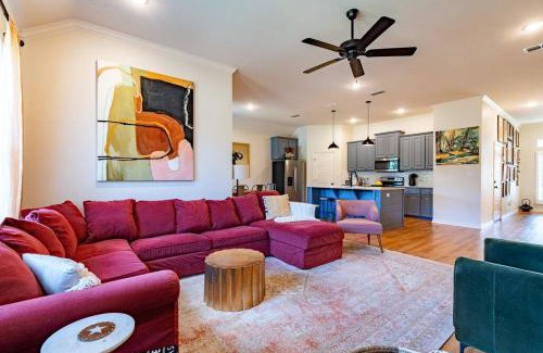 Tyler House | Pet Friendly, King Bed, Fire Pit