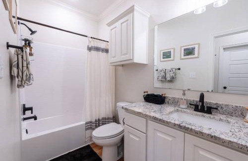 Tyler House | Pet Friendly, King Bed, Fire Pit