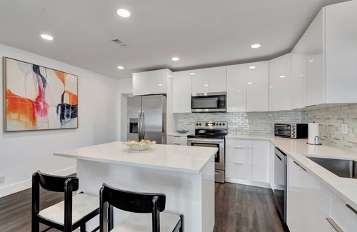South Palm Park Neighborhood Association House | Pet Friendly Lake Worth Beach Cottage Sleeps 6+ Fenced Yard