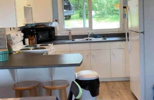 Falcon Beach Cottage | Pet-Friendly Lakefront Cottage on Beautiful Falcon Lake Manitoba