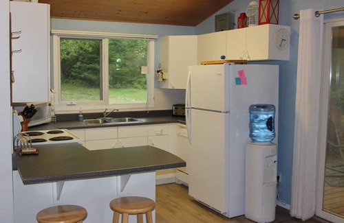 Falcon Beach Cottage | Pet-Friendly Lakefront Cottage on Beautiful Falcon Lake Manitoba