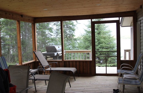 Falcon Beach Cottage | Pet-Friendly Lakefront Cottage on Beautiful Falcon Lake Manitoba