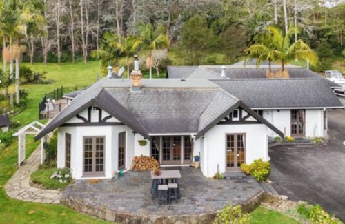 Mangonui House | Pet friendly Luxury Accommodation with private Pool and Jetty