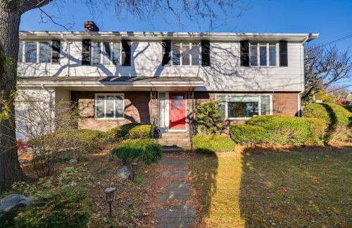 Marblehead House | Pet-Friendly Marblehead Home Near Preston Beach!