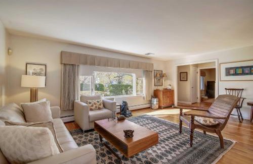 Marblehead House | Pet-Friendly Marblehead Home Near Preston Beach!