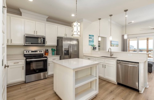 Dauphin Island House | Pet Friendly Near Beach w/Pool – Vitamin Sea