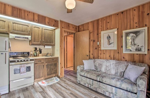 New Auburn Apartment | Pet-Friendly New Auburn Apt w/On-Site Lake!