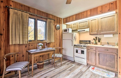 New Auburn Apartment | Pet-Friendly New Auburn Apt w/On-Site Lake!