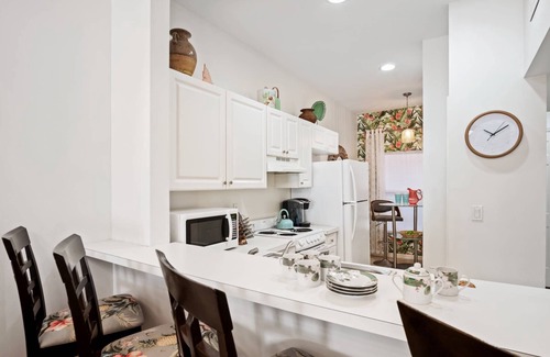 Marco Island Condo | Pet Friendly, Nightly CONDO! In-Unit Laundry, WiFi & Beach Gear; Walk to Dining/Shops (1 of 2 units)