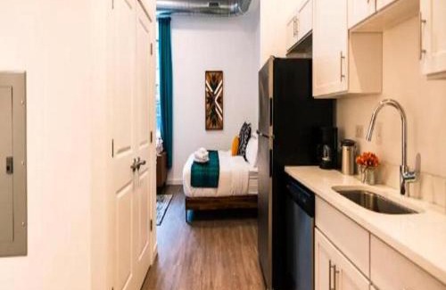 Central Northside House | Pet Friendly North Shore Studio w/Fitness Center