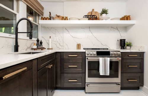 Glenville House | Pet friendly oasis 7 minutes from Lake Glenville Public Access! Only 9 minutes from Cashiers!