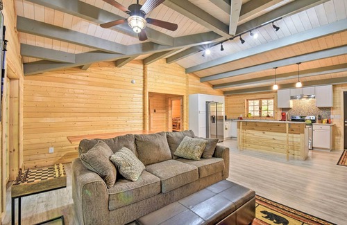 Otto Cabin | Pet-Friendly Otto Mountain Cabin w/Fireplace!