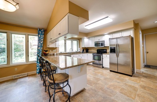 Wildwood Apartment | Pet-Friendly Pennsylvania Abode - Deck & Fireplace
